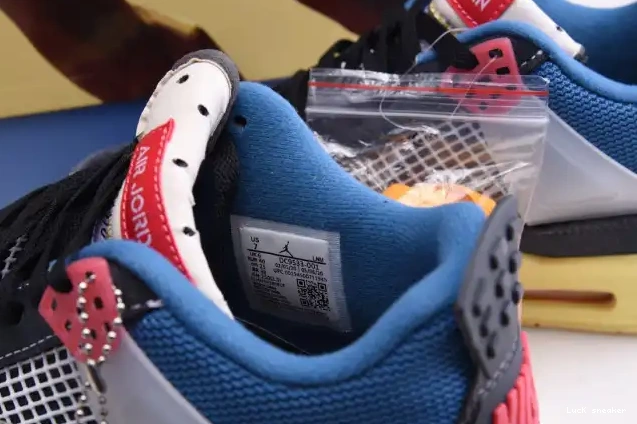 Rep LUCY UNION JORDAN 4 AIR OFF RETRO NOIR DC9533-001 0407